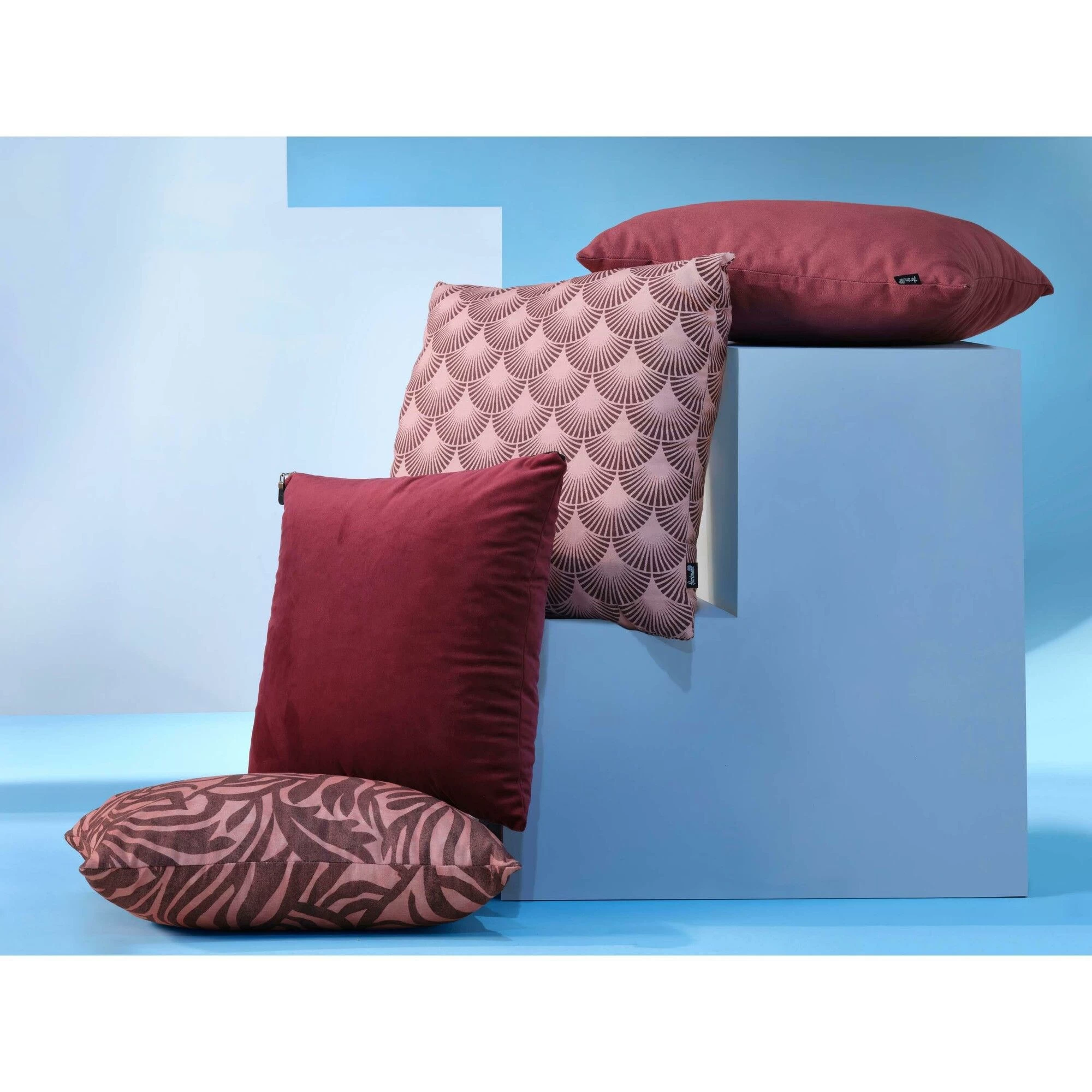 Hartman Sierkussen 45 x 45 fara raspberry Hartman Sierkussen 45 X 45 Fara Raspberry -Tuinmeubilair 116587 700 04 2