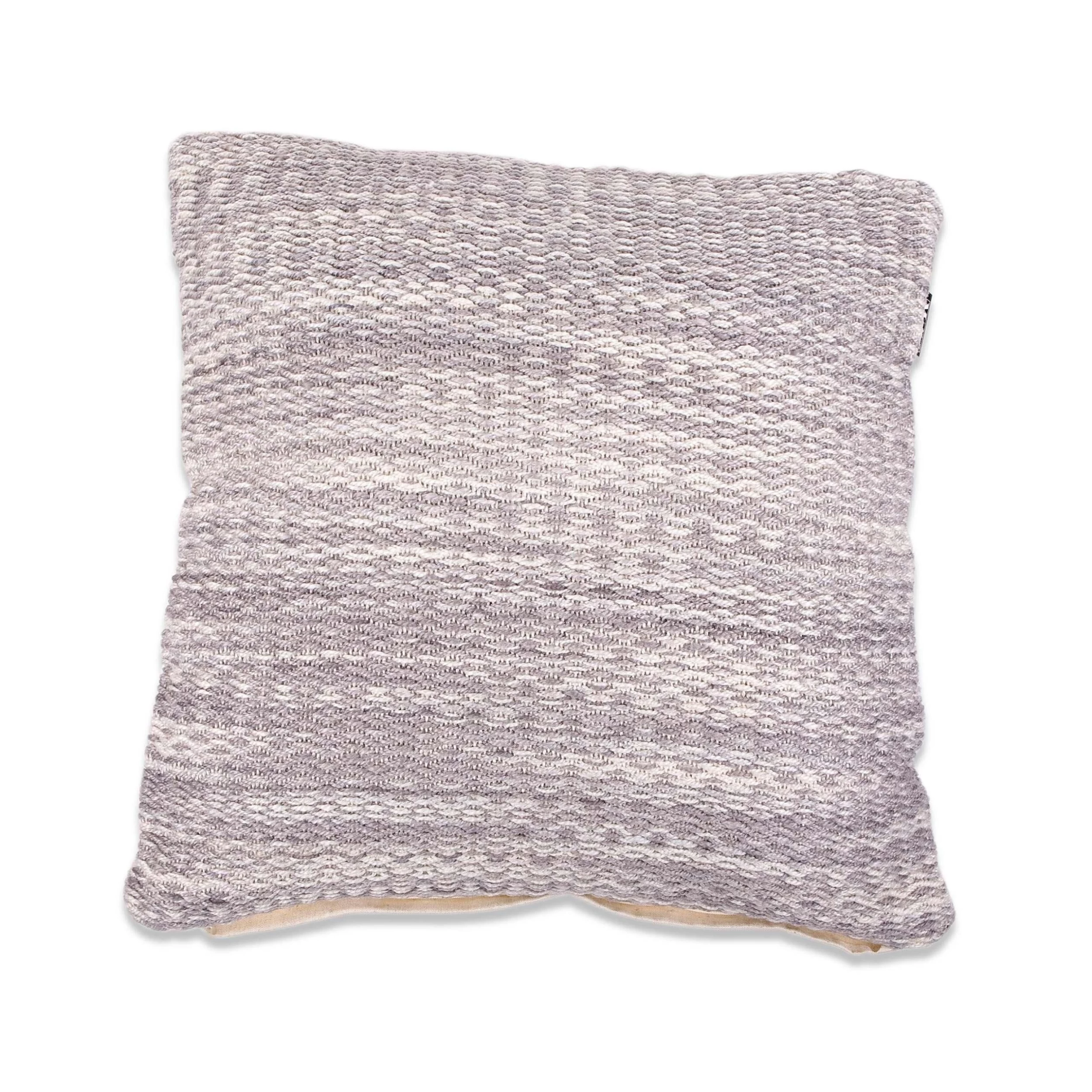 In the MoodPike P.E.T sierkussen 45 x 45 lichtgrijs In The MoodPike P.E.T Sierkussen 45 X 45 Lichtgrijs -Tuinmeubilair 117197 900 01 scaled